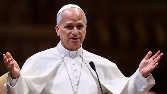Papa León XIV questionne l'art généré par intelligence artificielle face à la création humaine