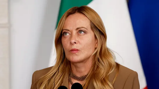 Giorgia Meloni cherche à enregistrer sa voix comme marque dans l'UE pour combattre les deepfakes créés par l'IA.