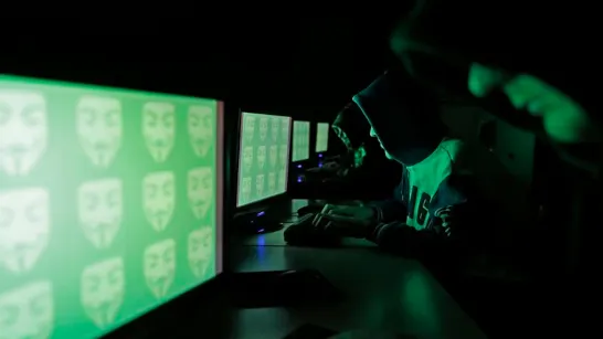 Un homme a été condamné à la prison pour avoir utilisé l'IA et 10 000 bots afin de surpasser Taylor Swift dans des streams.