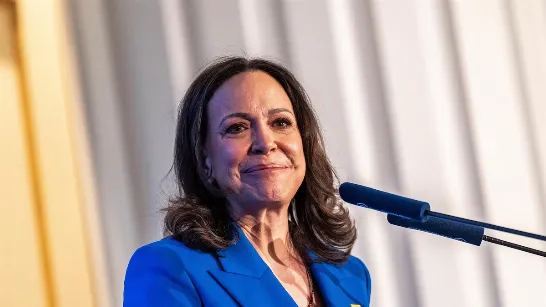 María Corina Machado arrive dans un centre de collecte et soutient la récolte d'aide pour les sinistrés du séisme au Panama.