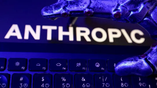 Anthropic a réduit de moitié l'embauche de jeunes employés en raison de l'avancée de ses IA.
