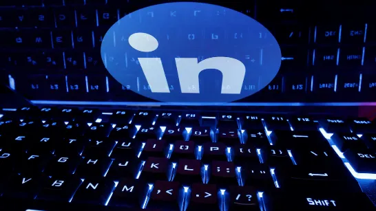 LinkedIn a réduit de 40 % les vues des publications génériques créées avec l'intelligence artificielle