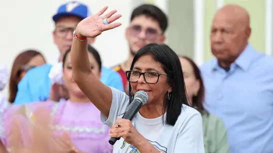 Delcy Rodríguez a entamé une tournée dans les mêmes États que ceux visités par María Corina Machado lors de son retour au Venezuela.